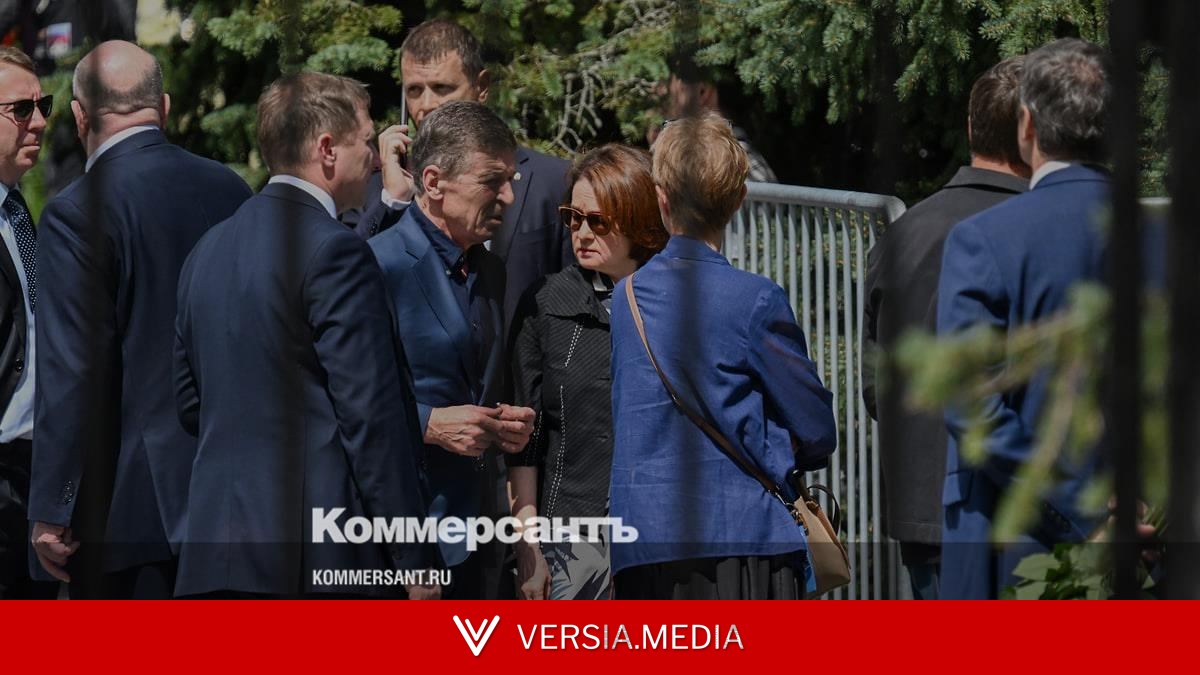 Набиуллина и Колокольцев посетили прощание с Сергеем Ивановым в ЦКБ