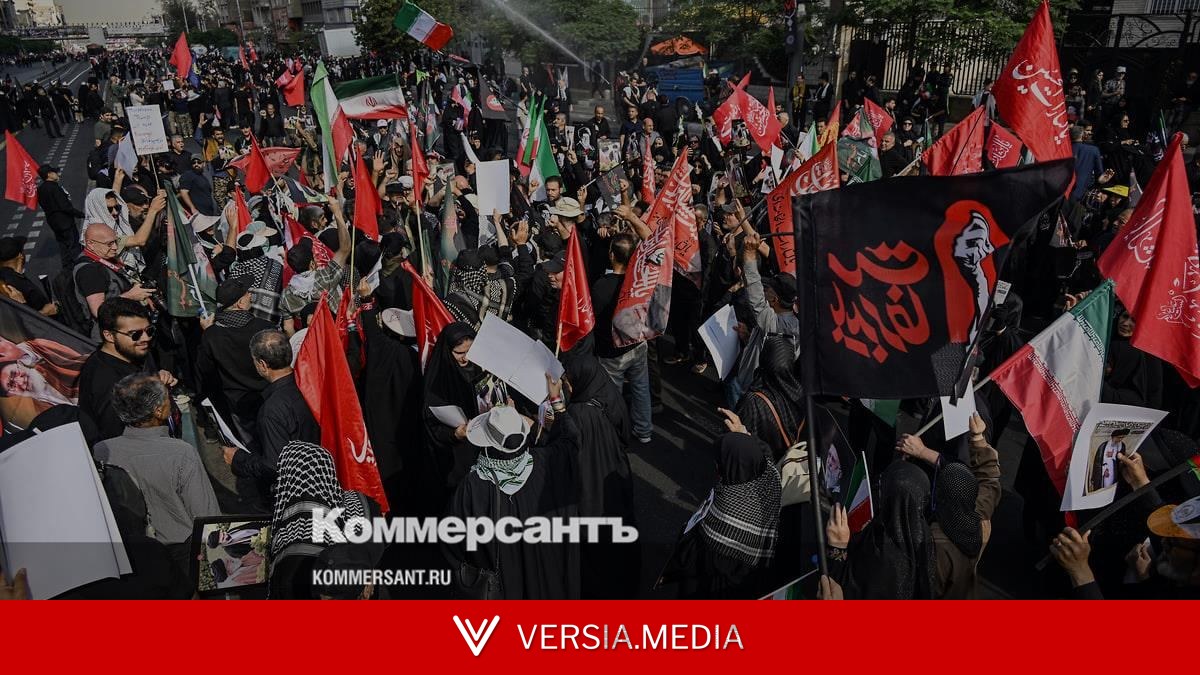 В Тегеране сотни тысяч иранцев вышли на шествие с гробом Али Хаменеи