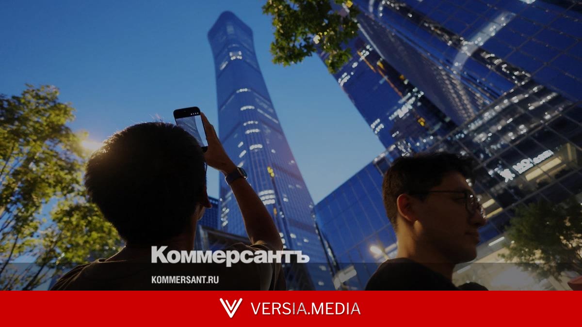 Пилот врезавшегося в небоскреб в Пекине самолета страдал бессонницей
