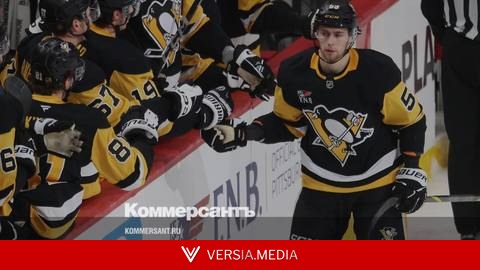 Клуб НХЛ «Питсбург» продлил контракт с российским нападающим Егором Чинаховым
